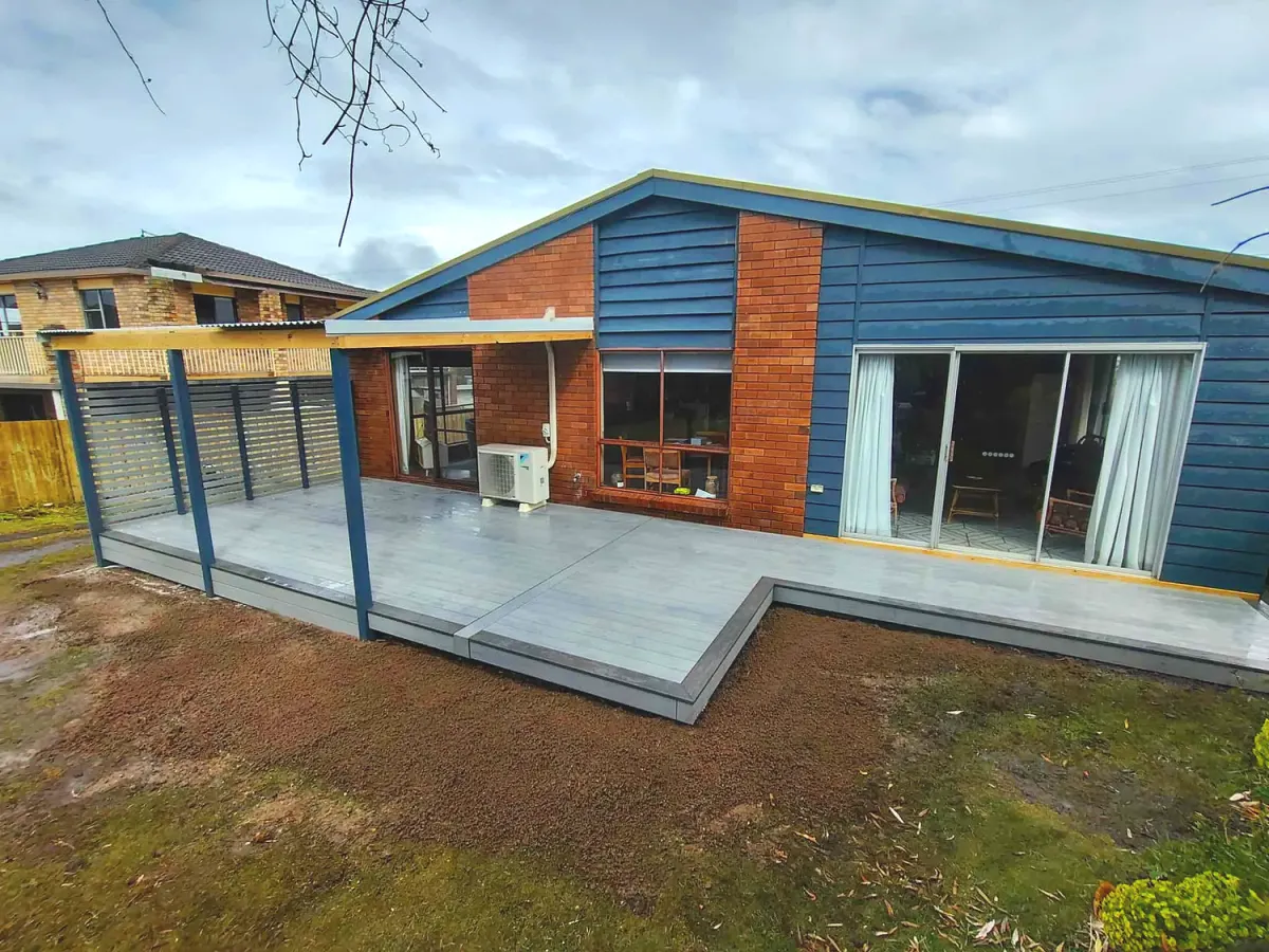 Deck with pergola and slatted privacy screen